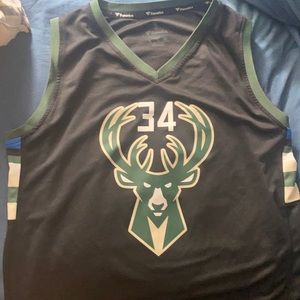Giannis Antetokounmpo black Youth XL jersey